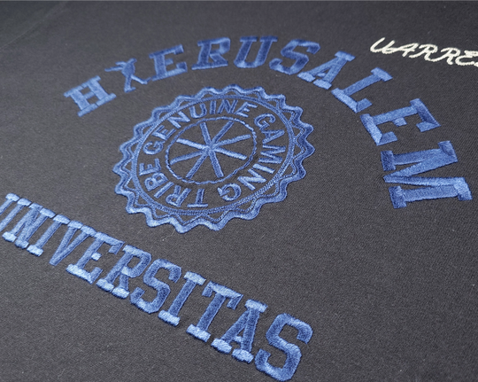 HIERUSALEM UNIVERSITAS TEE / BLACK