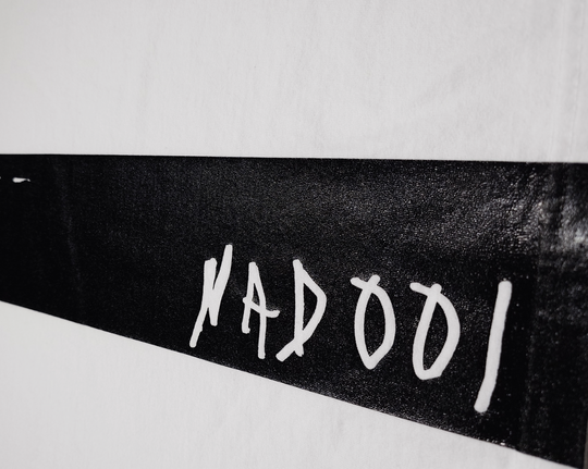 ONE MARK + BRUSH TEE / WHITE